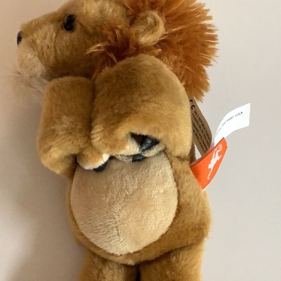 Huggers Lion soft plush toy 8"/20cm by Wild Republic Preloved. - Picture 3 of 8